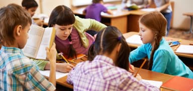  Programul DAS susține peste 150 de elevi din familii defavorizate în clasă V–VII