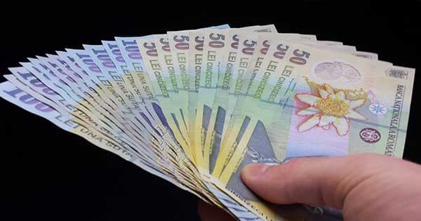 Salarii mai mari și protecție sporită pentru angajații băncilor începând din 2025