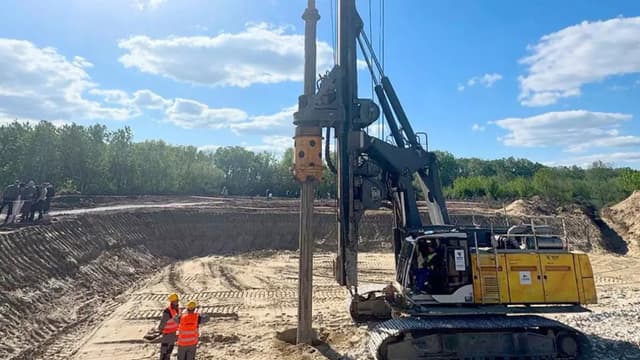  UMB întrerupe lucrările la autostrăzile A3 și A8 pe termen necunoscut - blocaj financiar în construcția românească de autostrăzi.