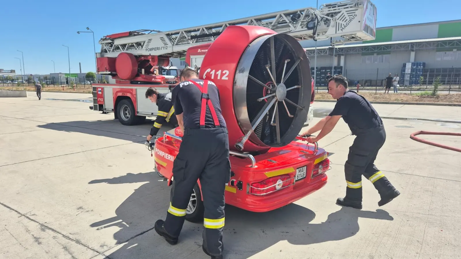 Incendiu la o hală de piese auto din Parcul Industrial I Oradea, stins în dimineața de 12 august
