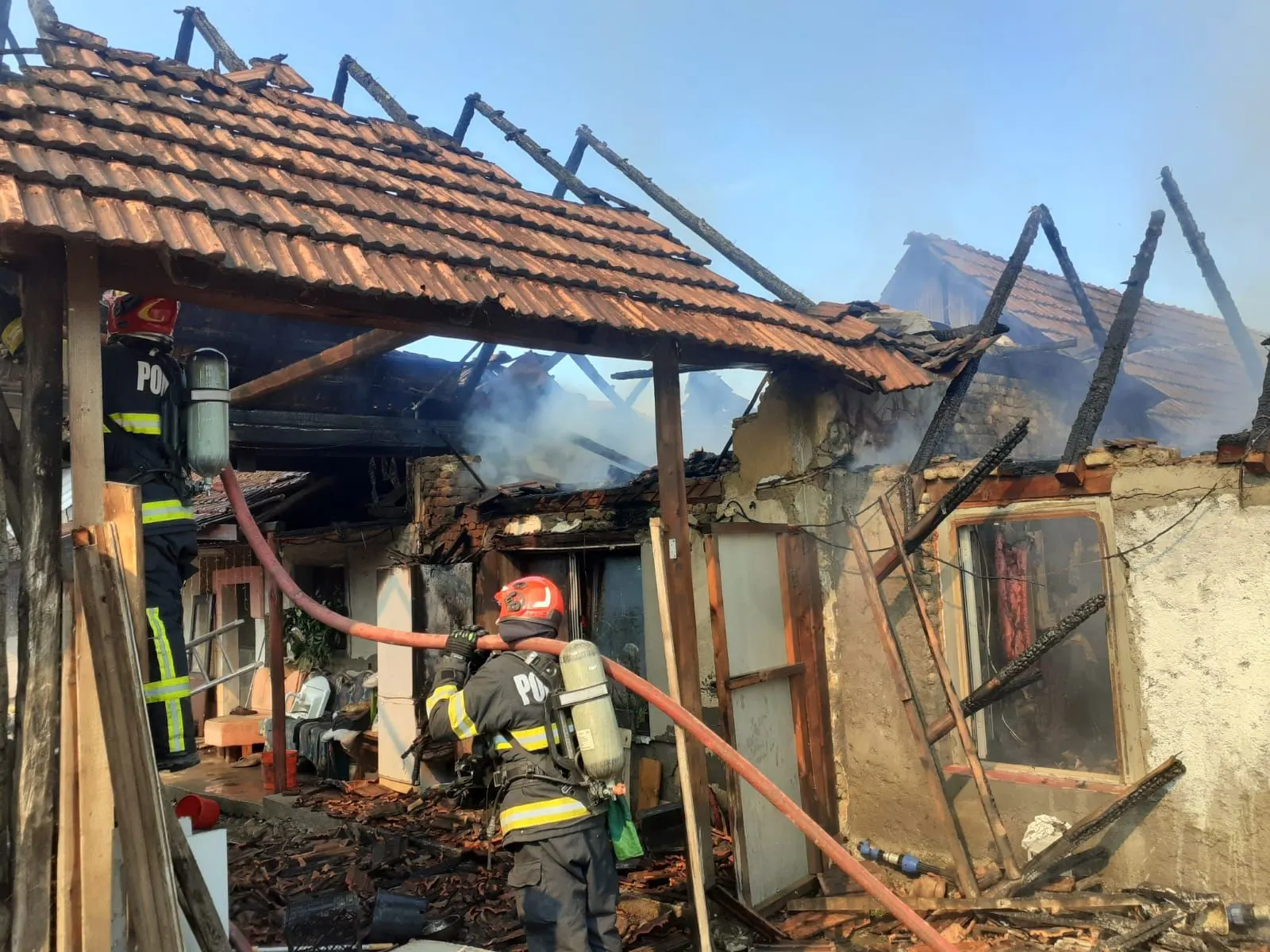 Lugașu de Jos: incendiu la autotren frigorific — agregatul ars, marfa salvată