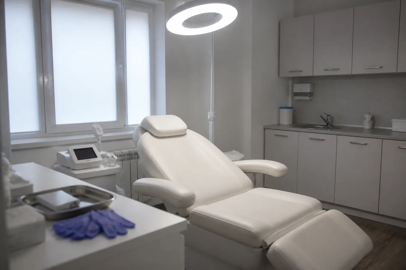 Oradea: femeie de 55 de ani reținută după o procedură estetică fără drept
