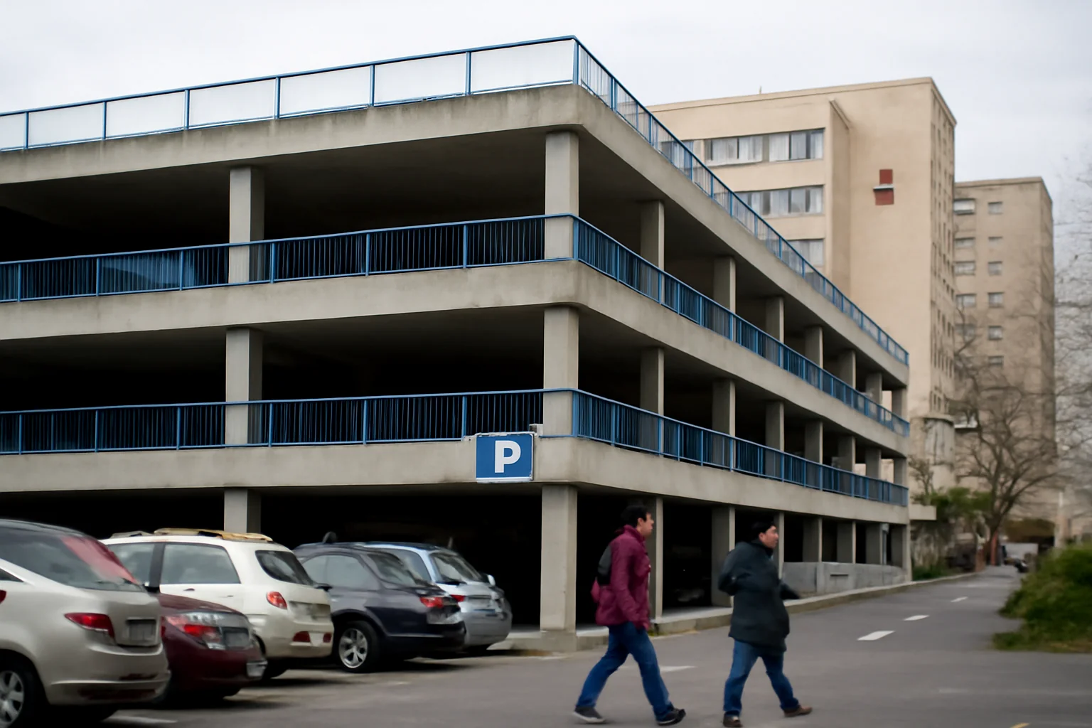 Parcarea supraetajată de la Spitalul Județean din Oradea rămâne gratuită până la 12 ianuarie 2026