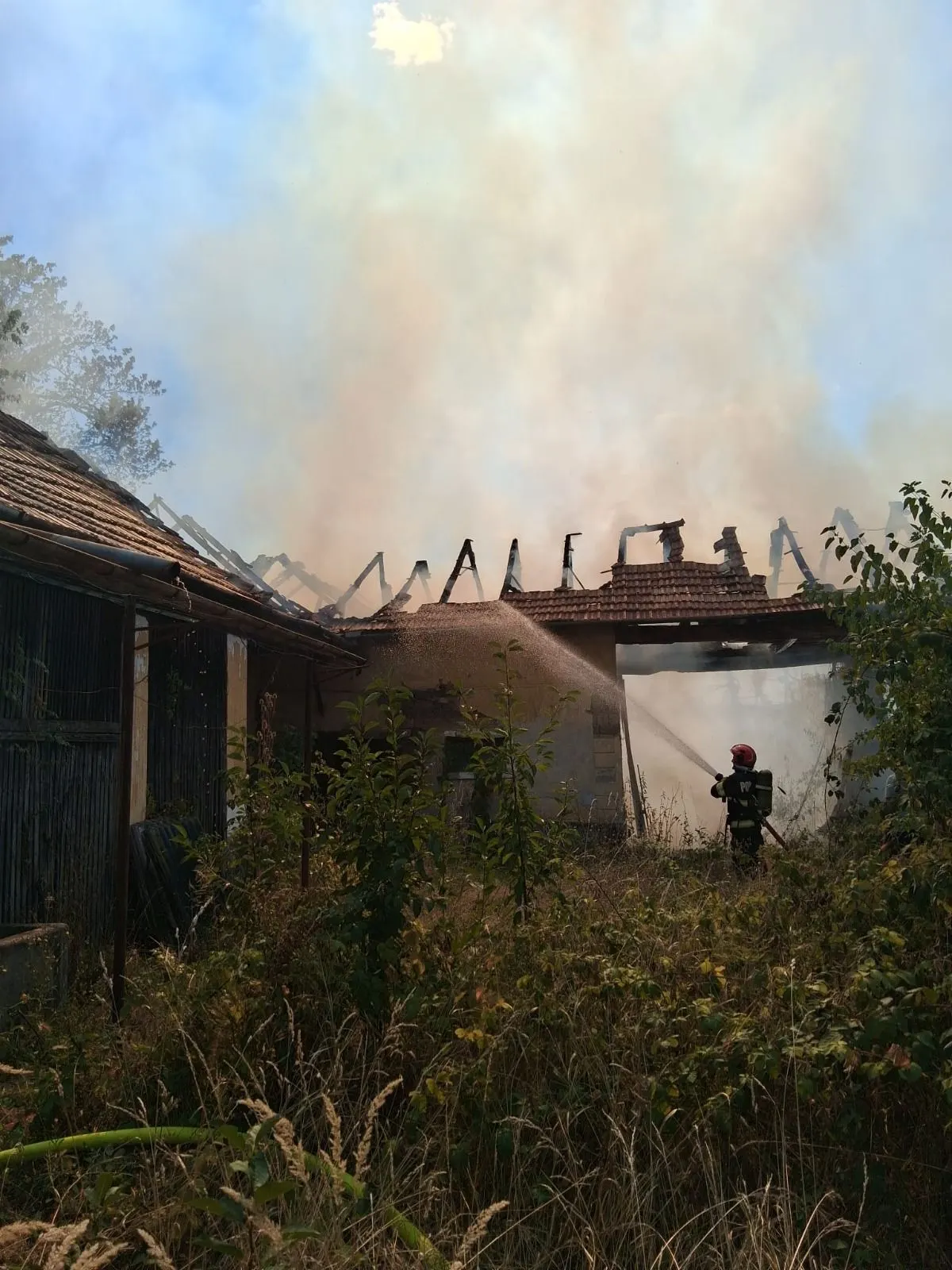 Sânnicolau de Munte: incendiu pe teren, Stația Săcueni la intervenție